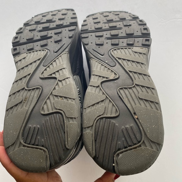 Nike Air Max Excee Black Anthracite Women’s 8 Retro Style Sneakers CD4165-003 - Picture 9 of 10